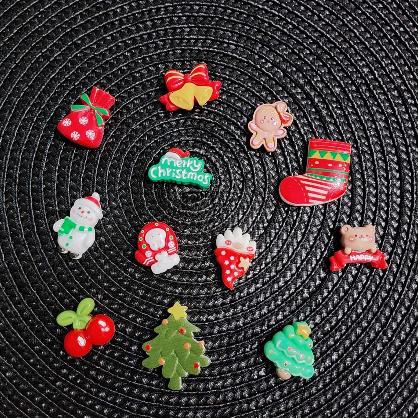 50 Pcs/Mini Colorful Painting, Christmas Tree, Snowman, Socks, Bells, Flat Back Resin Christmas DIY Mobile Phone Case Decoration Crafts