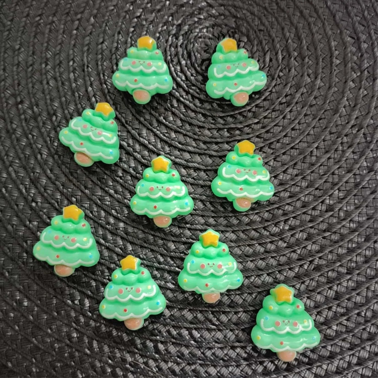 50 Pcs/Mini Colorful Painting, Christmas Tree, Snowman, Socks, Bells, Flat Back Resin Christmas DIY Mobile Phone Case Decoration Crafts